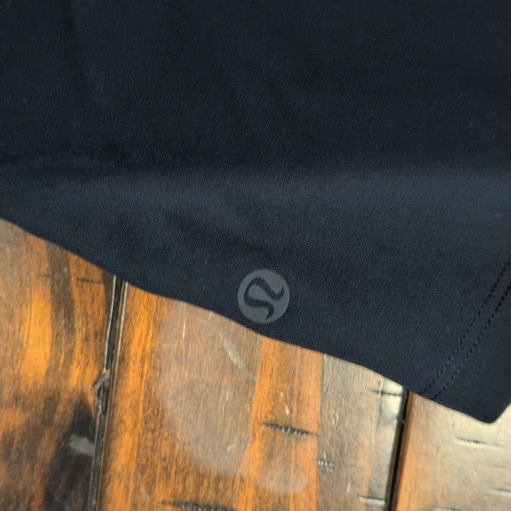 Lululemon on the fly shorts - Picture 8 of 8